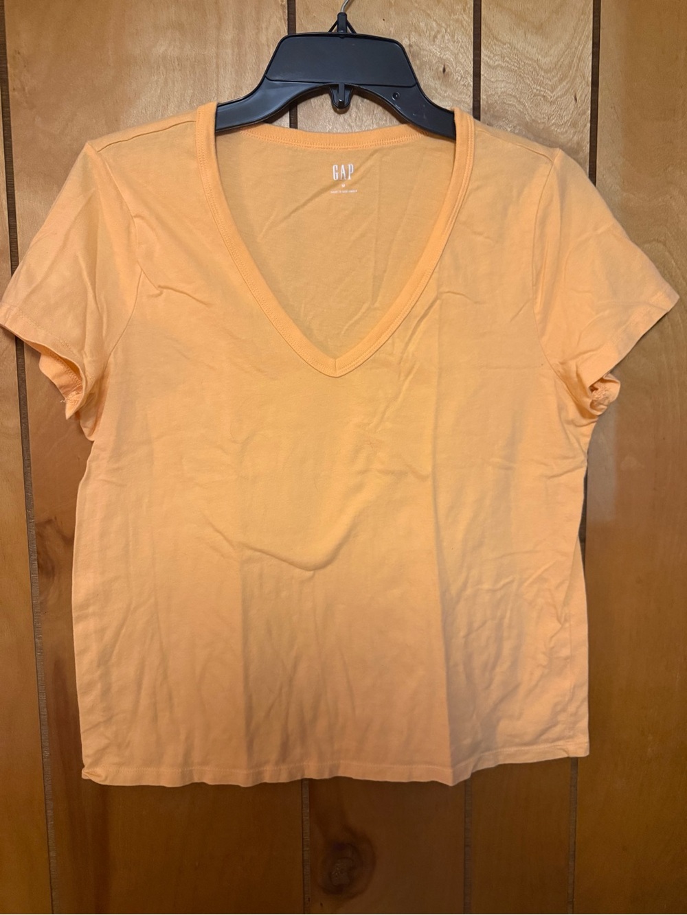 GAP Women's V-Neck T-Shirt in Soft Orange